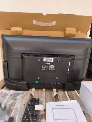 TV 22" BSL FHD LED + Soporte Techo