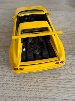 Ferrari F355 GTS Hot Wheels 1:18 Amarillo
