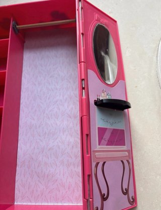 Armadio Barbie rosa con fiocco