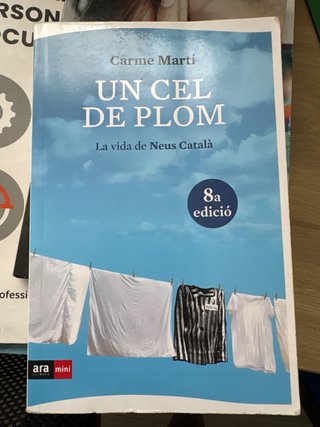 Un cel de plom (Catalan Edition)