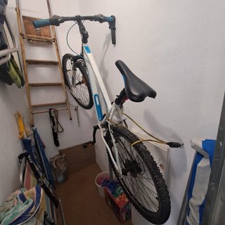 Bicicleta Decathlon Blanca y Azul