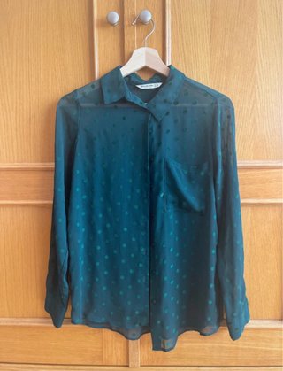 Camisa verde Stradivarius lunares XS