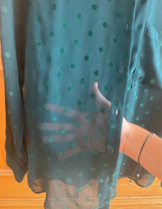 Camisa verde Stradivarius lunares XS