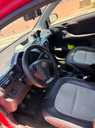 Toyota iQ 1.0 - Ideal para llevar en autocaravana