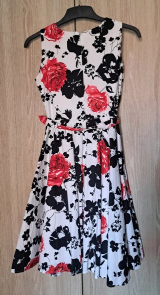 Vestido floral blanco y rojo talla XS