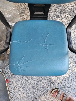 Silla de oficina azul y negra