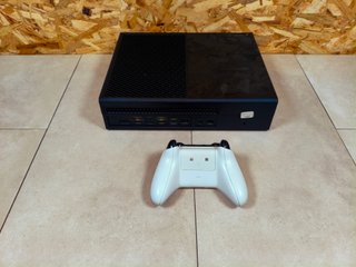 Microsoft Xbox One Nera - 360GB
