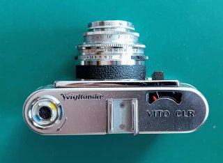 Cámara de fotos Voigtländer con funda