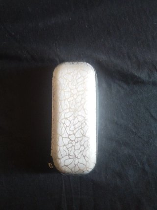 Funda rígida para gafas, plata y negro, sin marca