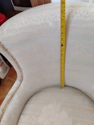Urge vender Sillón tapizado beige y dorado