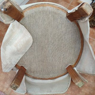 Urge vender Sillón tapizado beige y dorado