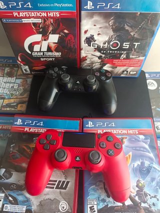PS4 (PlayStation 4) con 7 juegos y 2 mandos