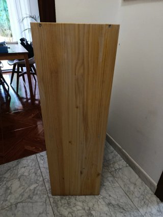Mueble de pino con puertas