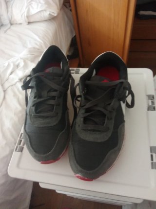 Zapatillas Nike Negras y Rojas