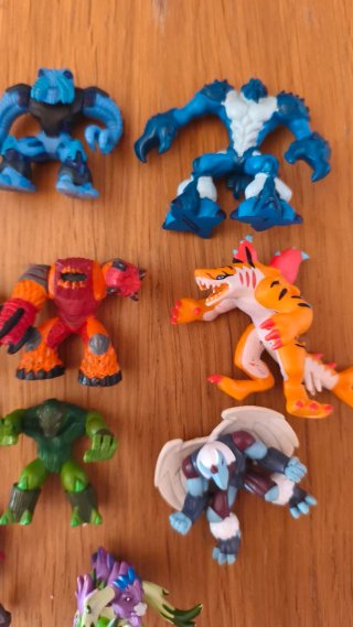 Lote Figuras Gormiti + Pokémon Zekrom