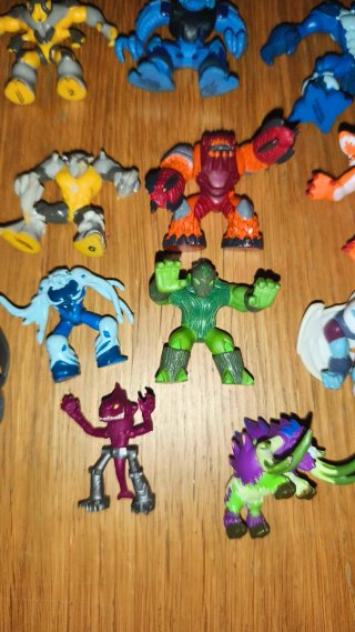 Lote Figuras Gormiti + Pokémon Zekrom
