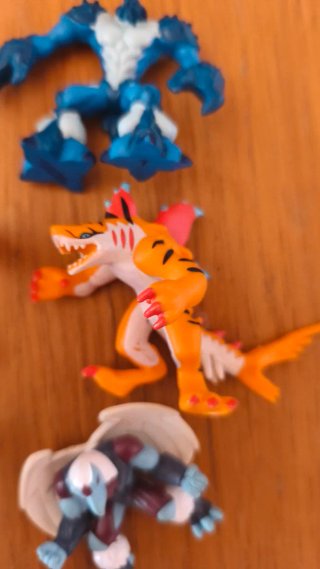 Lote Figuras Gormiti + Pokémon Zekrom