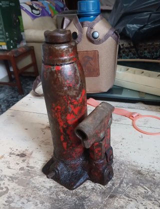 Gato hidráulico rojo