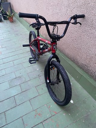 BICICLETA BMX RED MARCA BTWIN