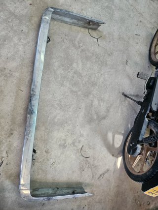 Paragolpes trasero BMW E30 metálico