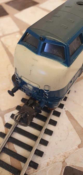 Lima H0 Locomotiva DB 221 103 con luci.