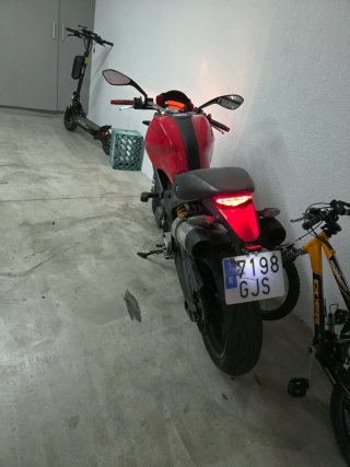 Ducati 696 monster 2008  limitada   Carnet A2 .