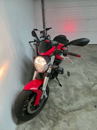 Ducati 696 monster 2008  limitada   Carnet A2 .