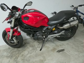 Ducati 696 monster 2008  limitada   Carnet A2 .