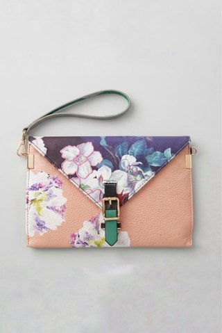 Bolso sobre clutch floral