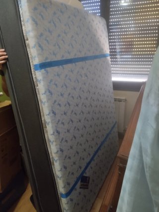 Cama madera maciza 150, con 2 mesitas