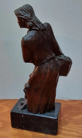 Figura bronce antigua Vendimiadora