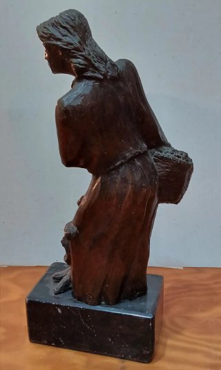 Figura bronce antigua Vendimiadora