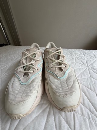 Zapatillas Adidas Ozweego blanca rosa