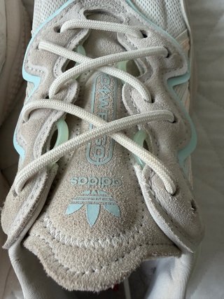 Zapatillas Adidas Ozweego blanca rosa