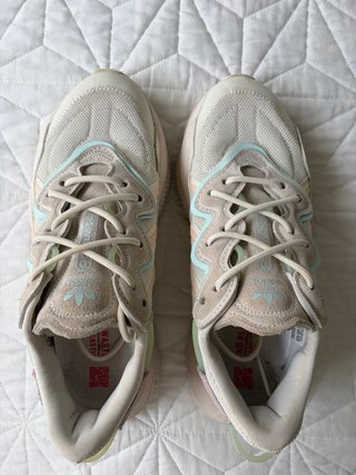 Zapatillas Adidas Ozweego blanca rosa