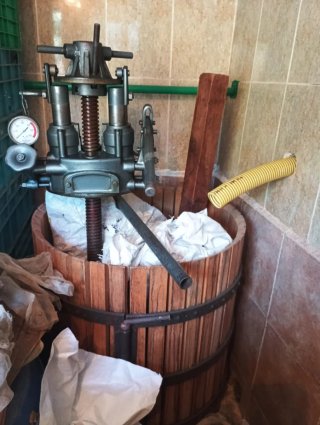 Prensa para vino de madera entra precio anuncio