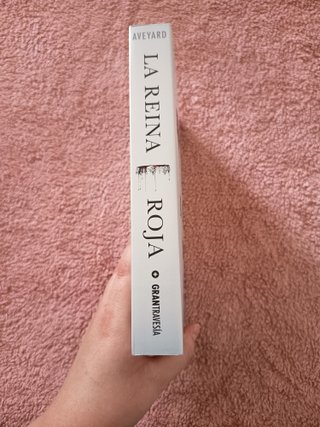 La reina roja de Victoria Aveyard