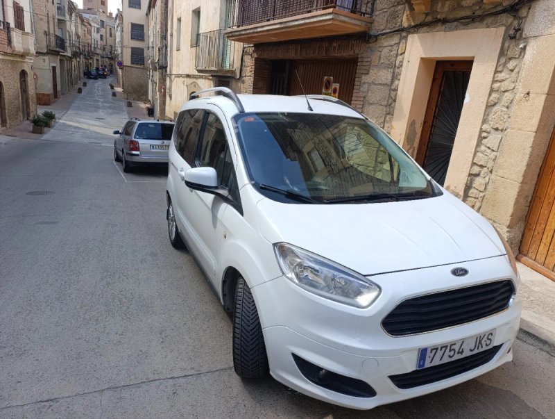 Ford Tourneo Courier 2016 - foto 1