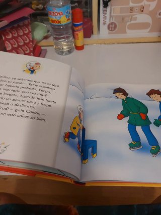 Caillou tus cuentos favoritos