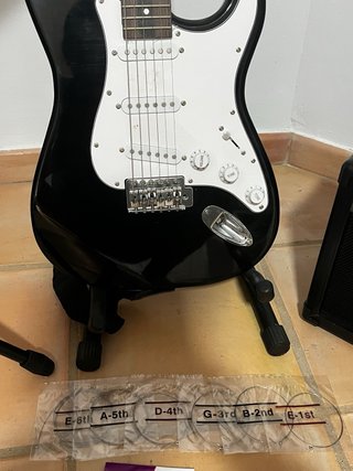 Guitarra Eléctrica Negra + Amplificador+Atril