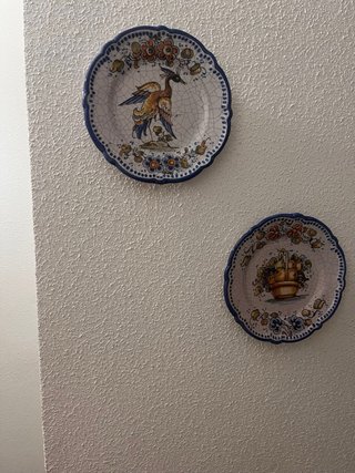 Piatti decorativi blu e bianchi