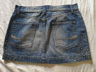Gonna jeans Carrera con brillantini. Taglia 40.