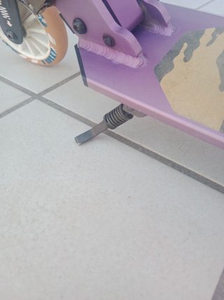 Patinete morado plegable