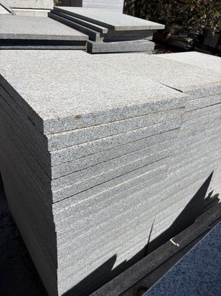 70 baldosas granito azul oscuro flameadas 60x40x3