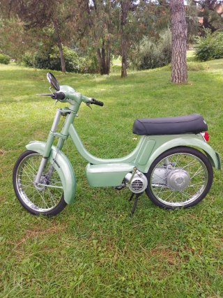 Vespino Mortadelo L Verde con papeles H