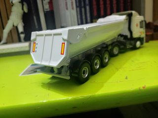 Pegaso Troner 1/43 bañera