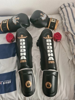 Pack Muay Thai Buddha: Guantes, Tibieras y Vendas