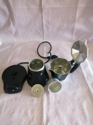 CAFETERA ELÉCTRICA 6 TAZAS  SE VENDE POR PIEZAS