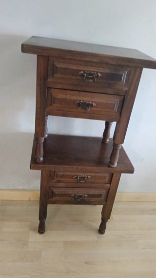 Mesitas de noche antiguas de madera