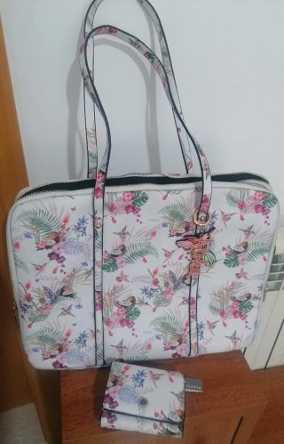 Bolso nuevo Parfois blanco con estampado tropical.